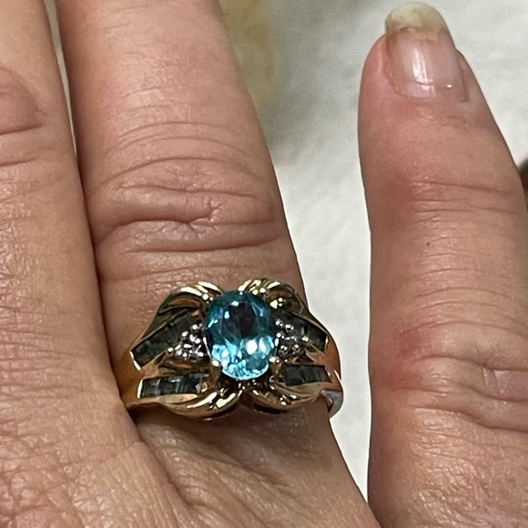10k Blue Topaz and Diamond ring. Vintage. - Picture 2 of 9